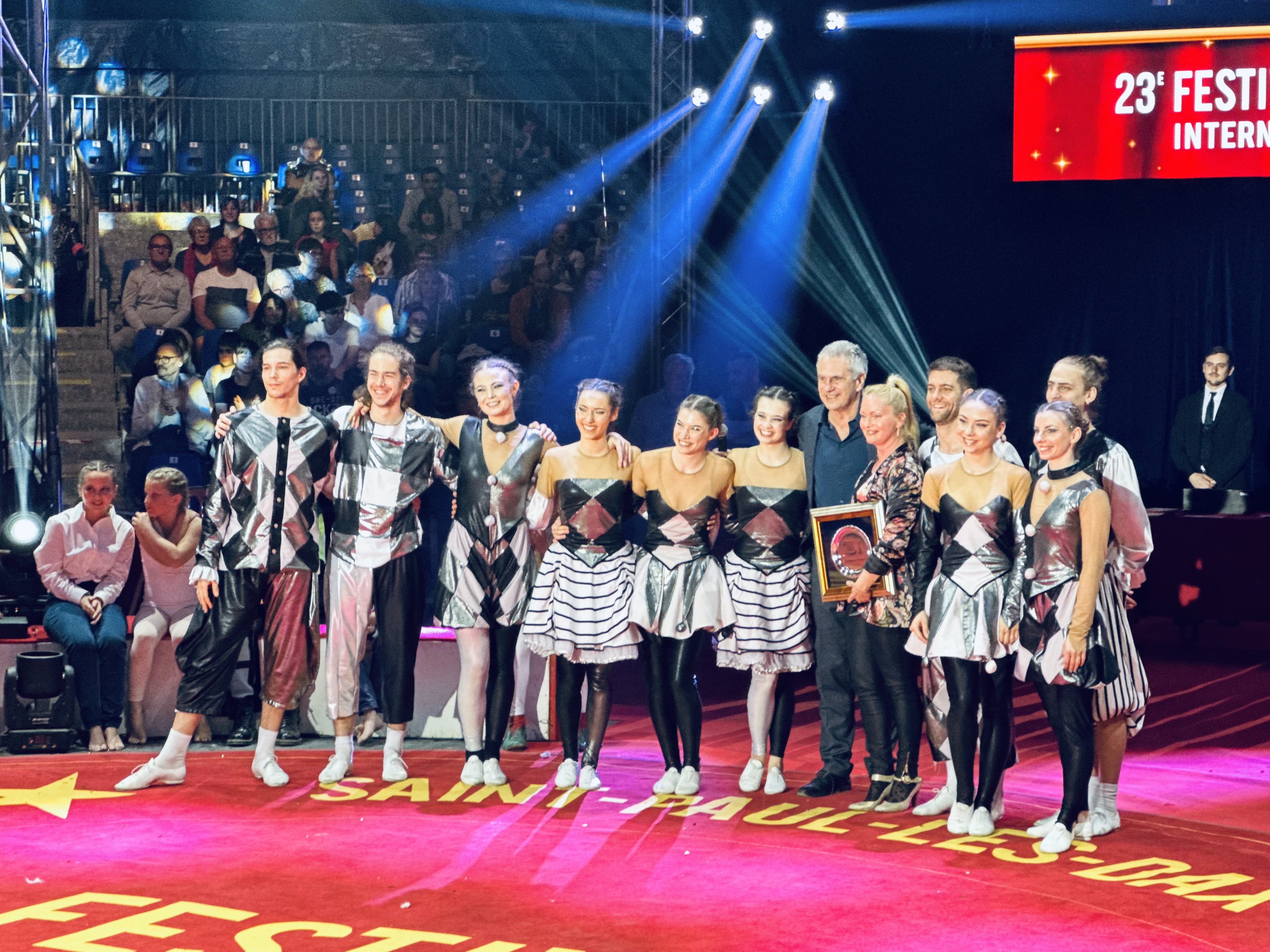  „Prix Spécial du Président” különdíjával jutalmazták a „Festival International des artistes de cirque de Saint Paul Lès Dax" nemzetközi cirkuszfesztiválon.