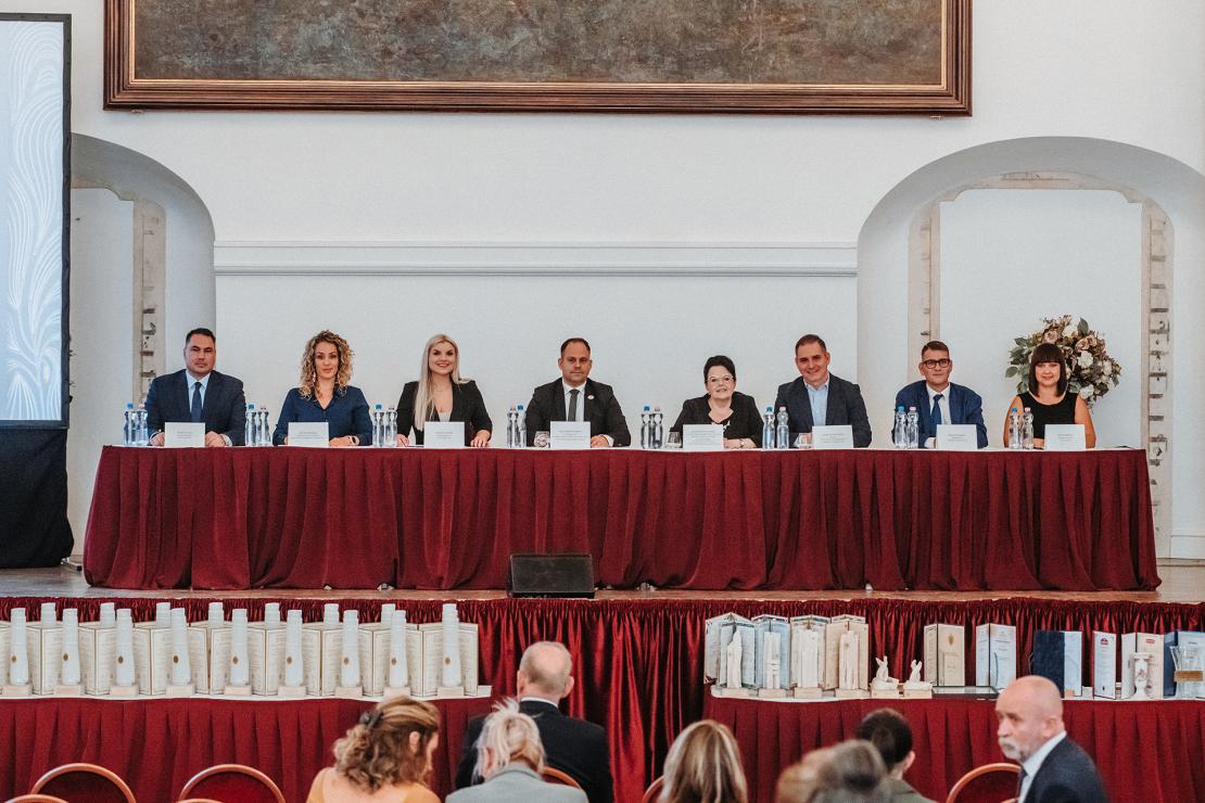 Az Érték és Minőség Nagydíj kiírói
